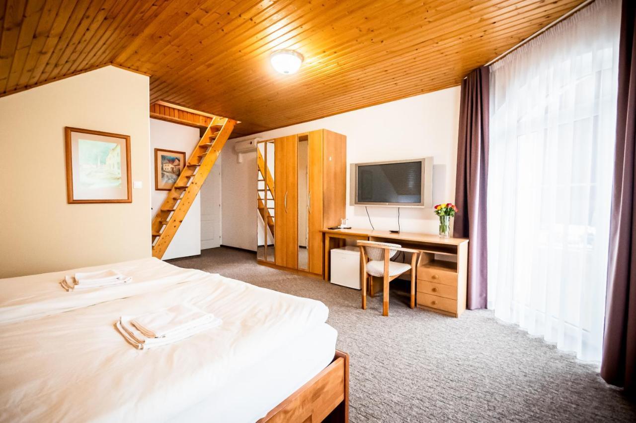 Hotel Squash Centrum プリエヴィドザ エクステリア 写真
