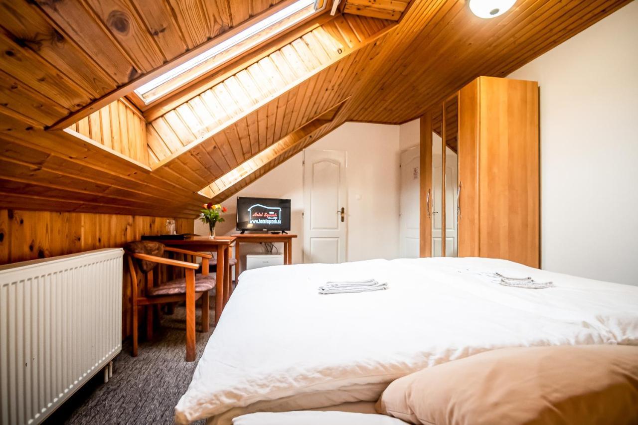 Hotel Squash Centrum プリエヴィドザ エクステリア 写真