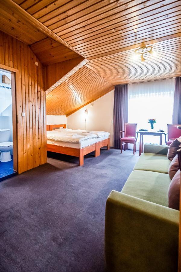 Hotel Squash Centrum プリエヴィドザ エクステリア 写真