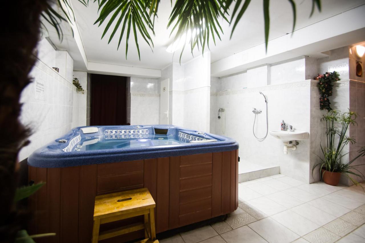 Hotel Squash Centrum プリエヴィドザ エクステリア 写真